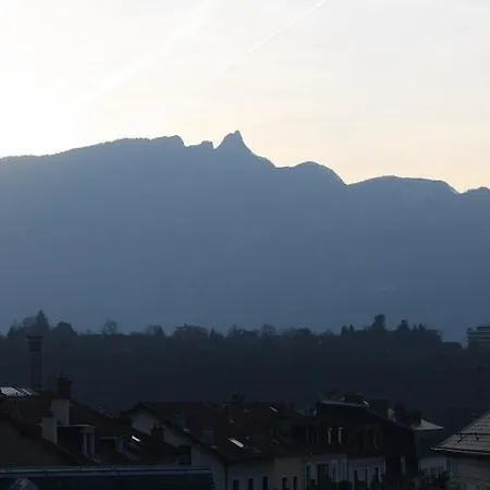 Les Meubles De La Mere Michaud
